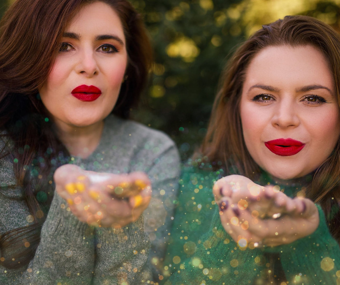 A Very, Very Cassie and Maggie Christmas